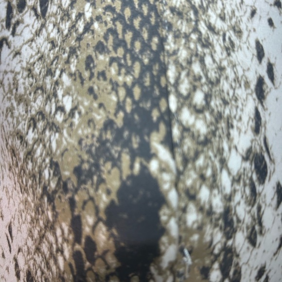 GORGEOUS ANIMAL PRINT KIMONO•OVERSIZED•SILKY FABRIC•NEW WITH TAGS - Picture 6 of 8